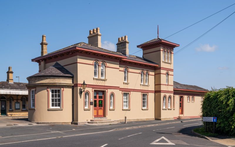 01-gobowen-feature-carrington-3